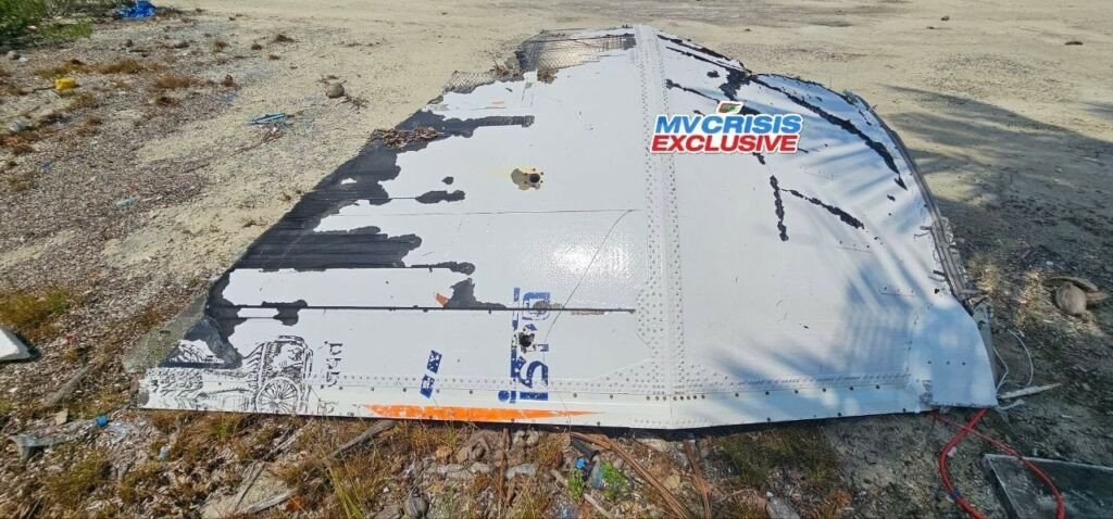 އިންޑިއާގެ އައިއެސްއާރުއޯ ލޯގޯ ޖަހާފައި ހުރި ޖައްވީ އުލަނދެއްގެ ބައިތަކެއް ރާއްޖެއިން ފެނިއްޖެ