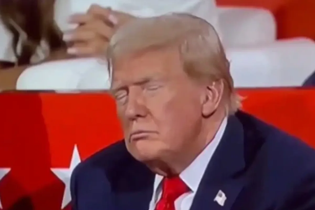 "ސުލްހައިގެ މަޖިލީހުގައި" ޓްރަމްޕަށް ނިދިޖެހިއްޖެ