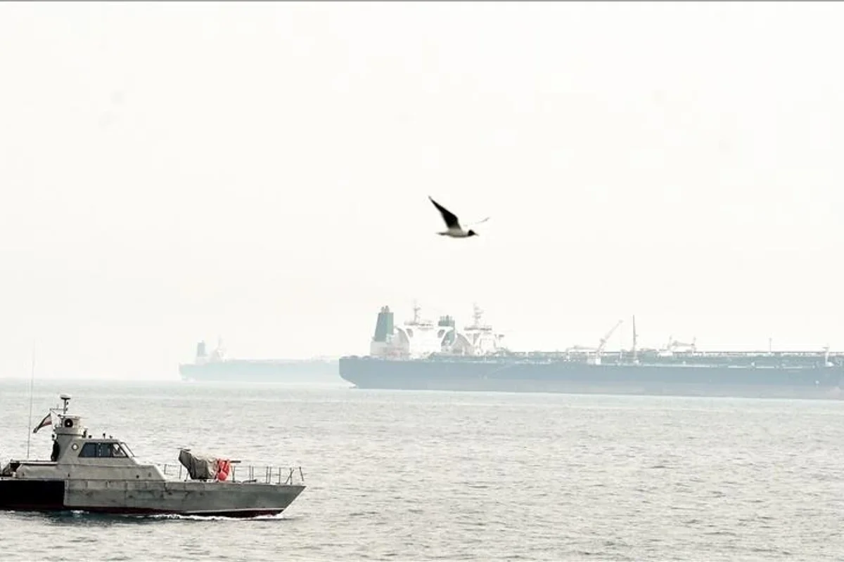 ހޮރްމުޒް ކަނޑުއޮޅީގައި އީރާނާއި ރަޝިޔާގެ ވަރުގަދަ އަސްކަރީ ބާރު ދައްކާލައިފި