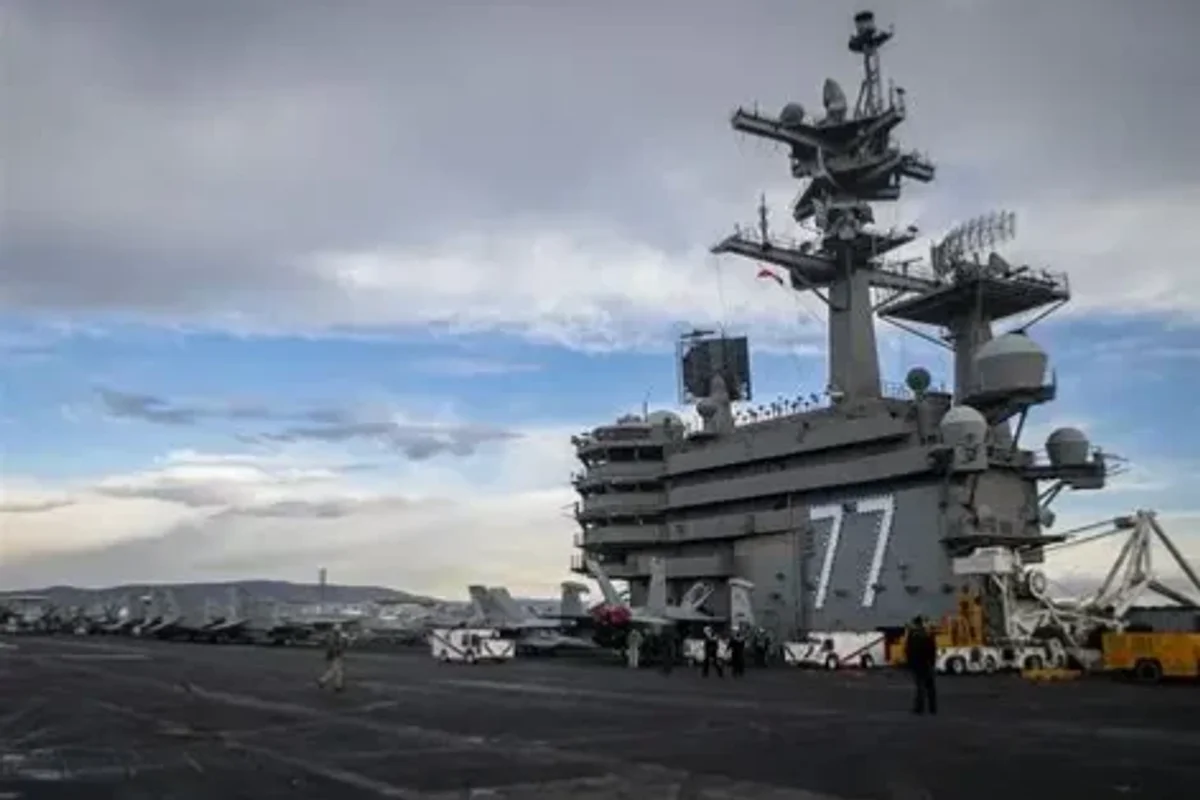 އެމެރިކާގެ ތިންވަނަ މަތިންދާބޯޓު އުފުލާ މަނަވަރު އިރާން ސަރަހައްދަށް މިސްރާބުޖަހަނީ