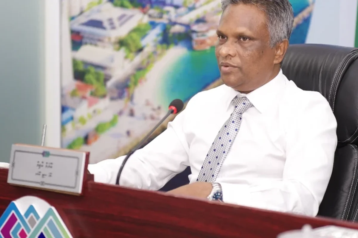 ނަން ބޯޑުތަކެއް ހެދުމަށާ އެޅިގާ ގަންނަން 7 މިލިއަން ޚަރަދު ކުރަނީ