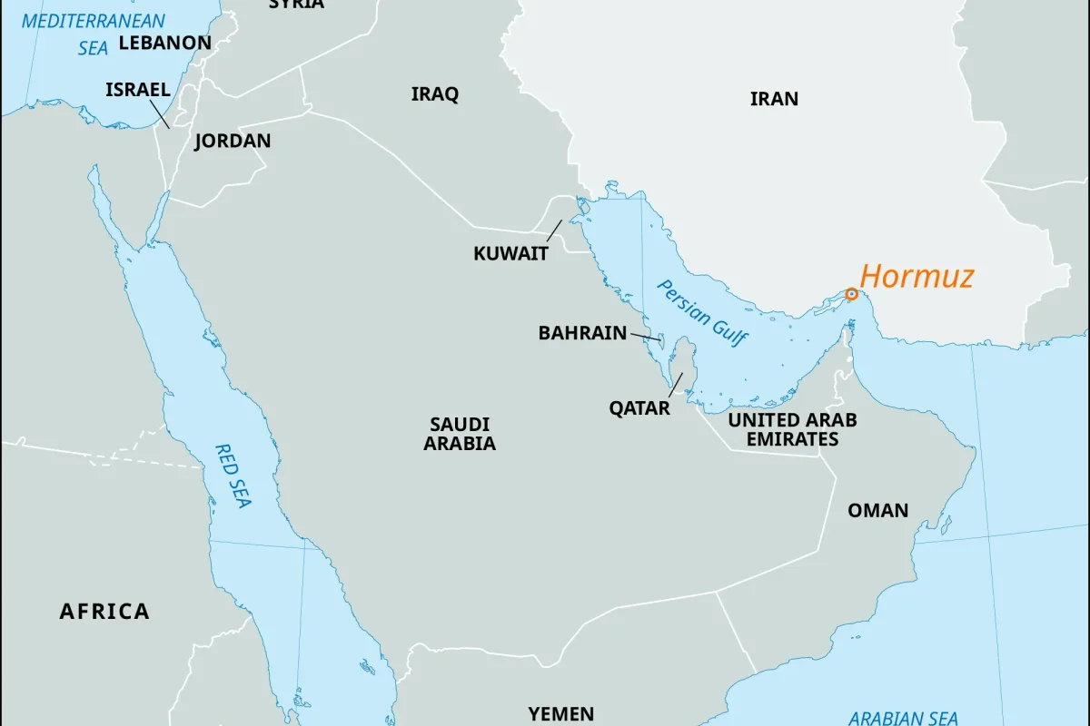 ހޮރްމުޒް ކަނޑުއޮޅި ބަންދުކޮށްފައި ވާކަން އިއުލާން ކުރި ފަހުން ގަވާއިދާއި ޚިލާފަށް އެ ސަރަހައްދަށް ވަން ތެޔޮ ޓޭންކަރަކަށް އިރާން އިން ހަމަލާދީފި