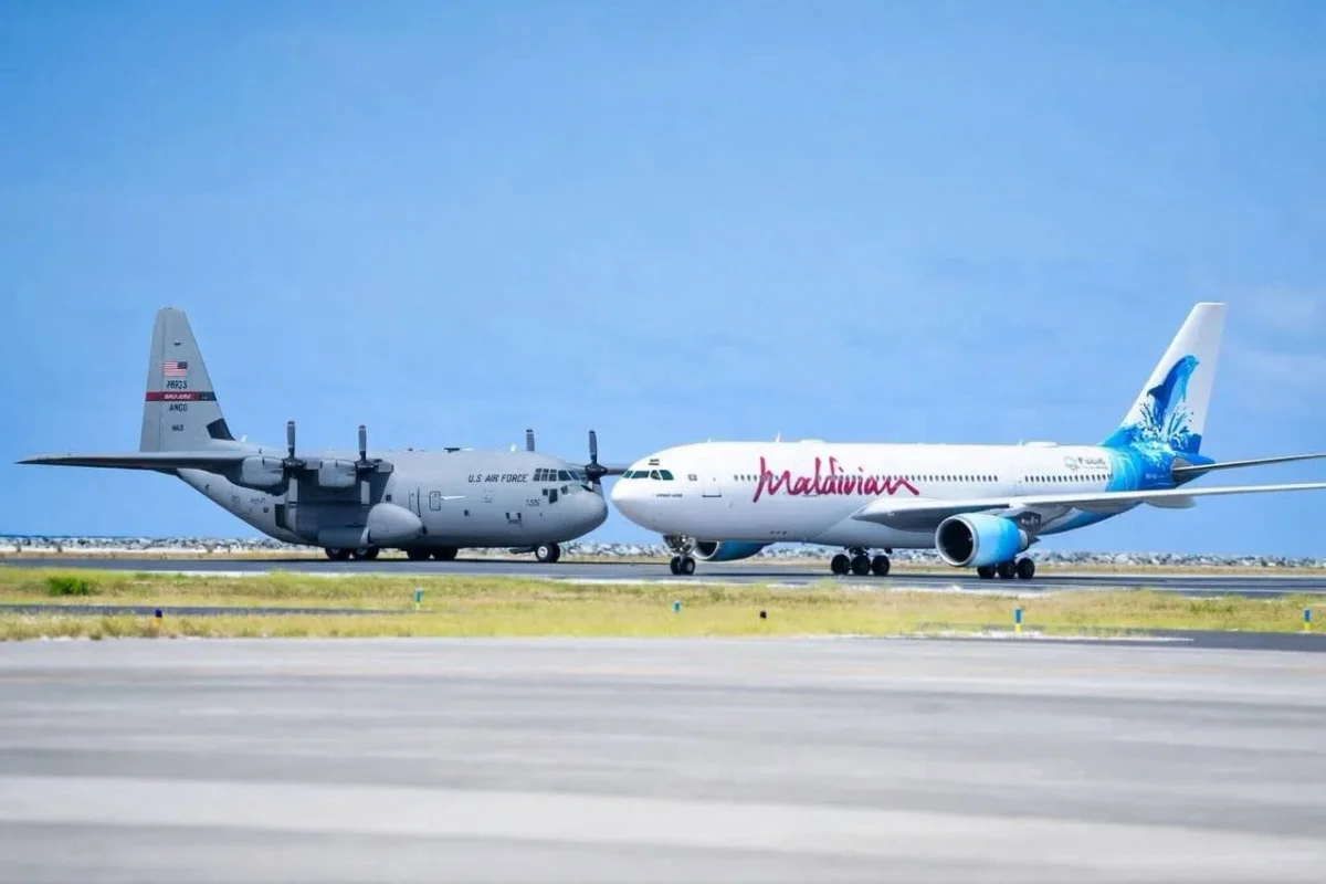 މުއިއްޒު ހުރި ގޮތް އެންމެ ރަނގަޅަށް ދައްކުވައިދޭ 1 ގަނޑު ފޮޓޯ