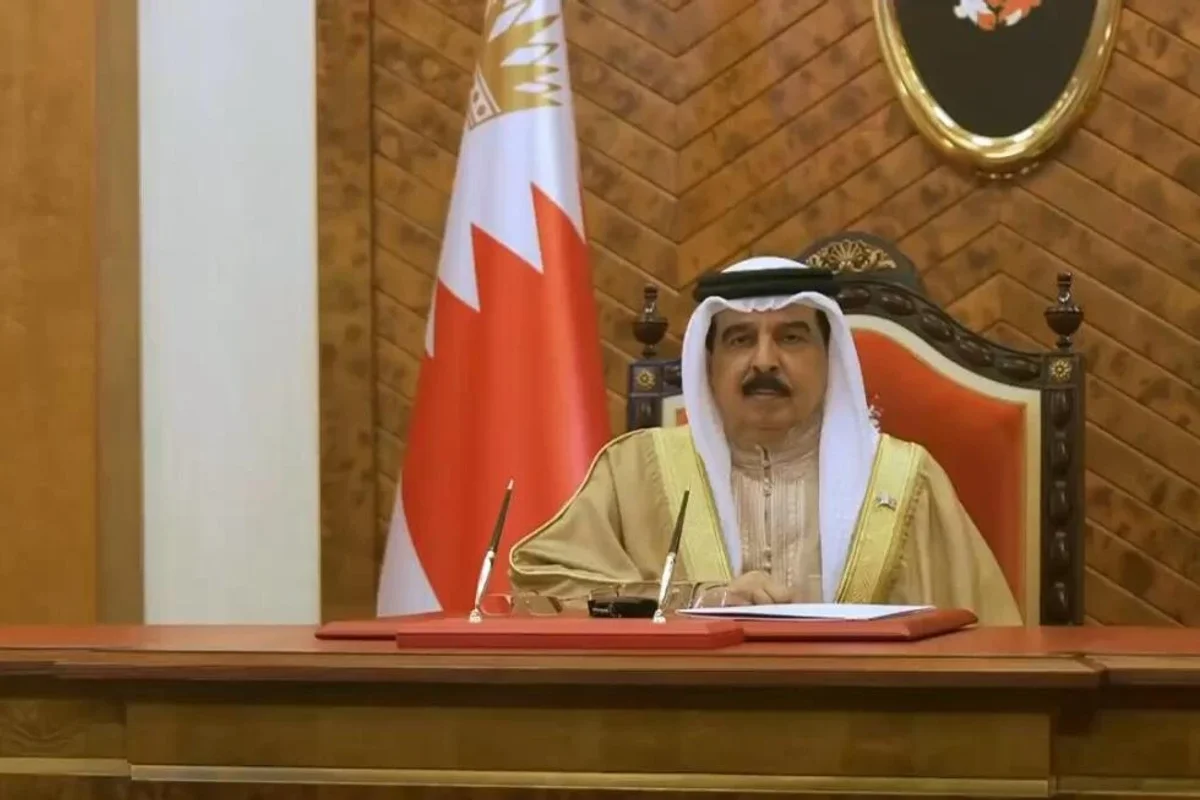 ބަހްރައިން ގެ ރަސްގެފާނު ގައުމު ދޫކޮށް ގޮސްފިކަމަށް މަސްދަރުތަކުން ބުނަން ފަށައިފި