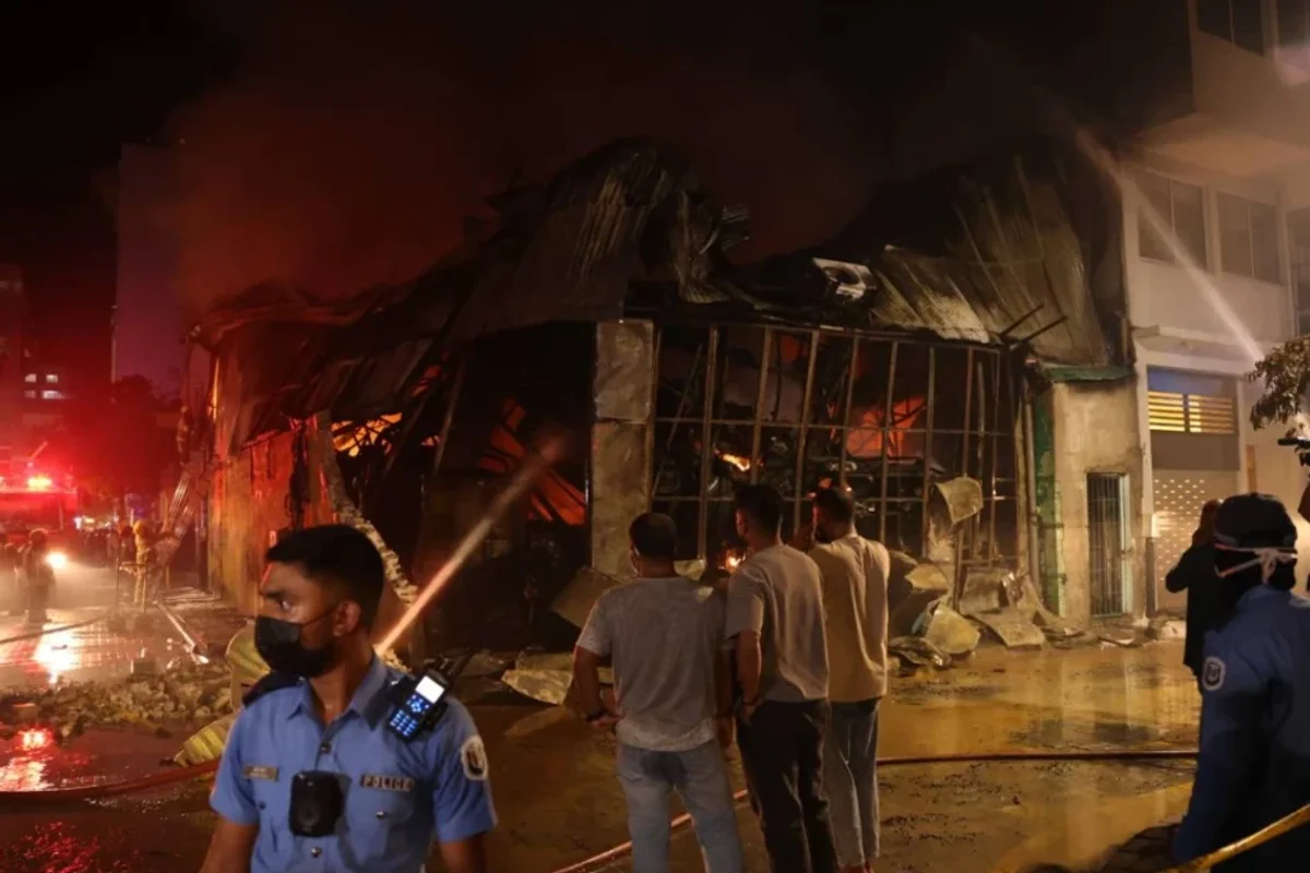 މާފަންނު ކެމިކަލް ގުދަނުގެ އަލިފާނުގެ ހާދިސާ: 450 އަށްވުރެ ގިނަ މީހުން ހާލުގައި ޖެހިއްޖެ