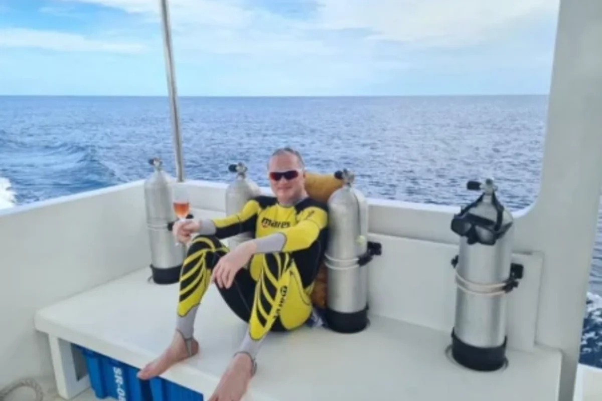 ވ. އަތޮޅު އެކްސިޑެންޓް: ލޯންޗު ދުއްވަން އިނީ އިންޑިއާގެ ބިލިއަނަރު ސިންގްހާނިއާ