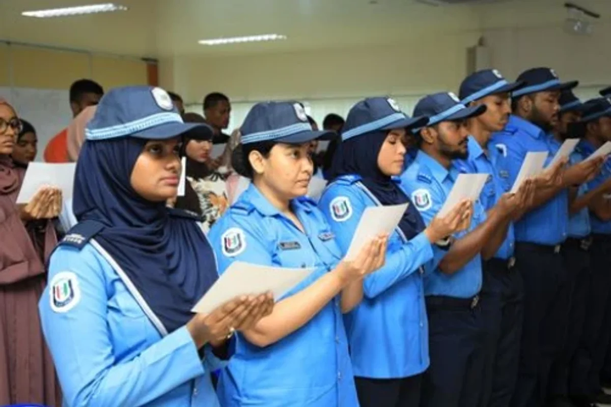 ޖިންސީ ކުށެއް ސާބިތުވި ދެ އަންހެން ފުލުހަކު ވަޒީފާއިން ވަކިކުރަނީ!