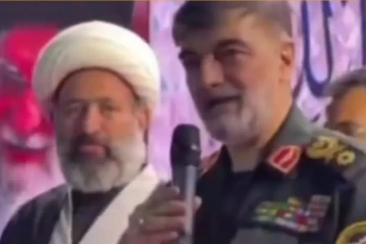 ޓްރަމްޕް ކިބައިން ގްރީންލޭންޑް ސަލާމަތްކުރަން ބޭނުންނަމަ އަހަރުމެން ކައިރީ ބުނެލާ: އިރާން