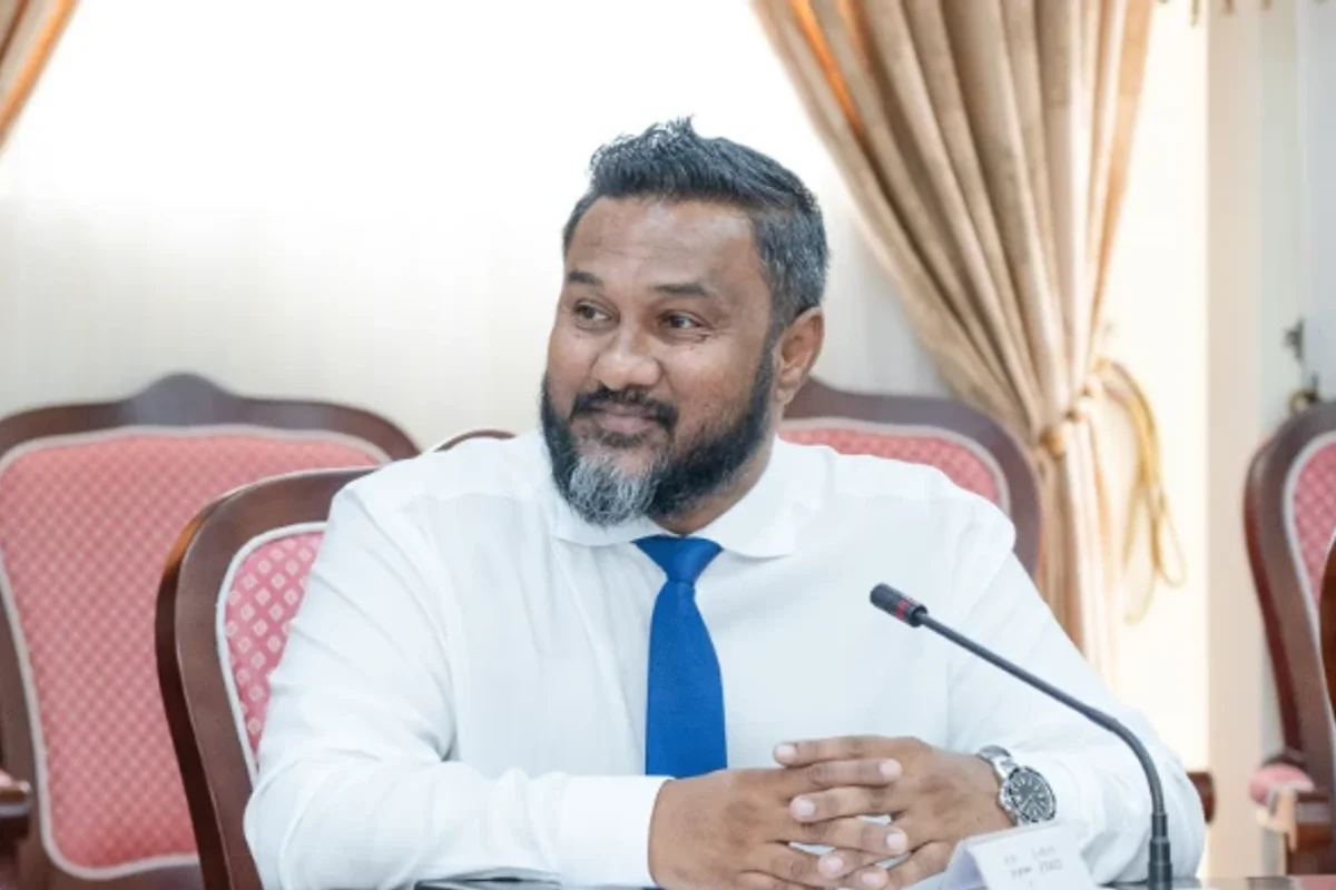 މެންބަރު ސިނާންގެ ގޮނޑި ގެއްލިއްްޖެ ކަމަށް ހުކުމްކޮށްފި