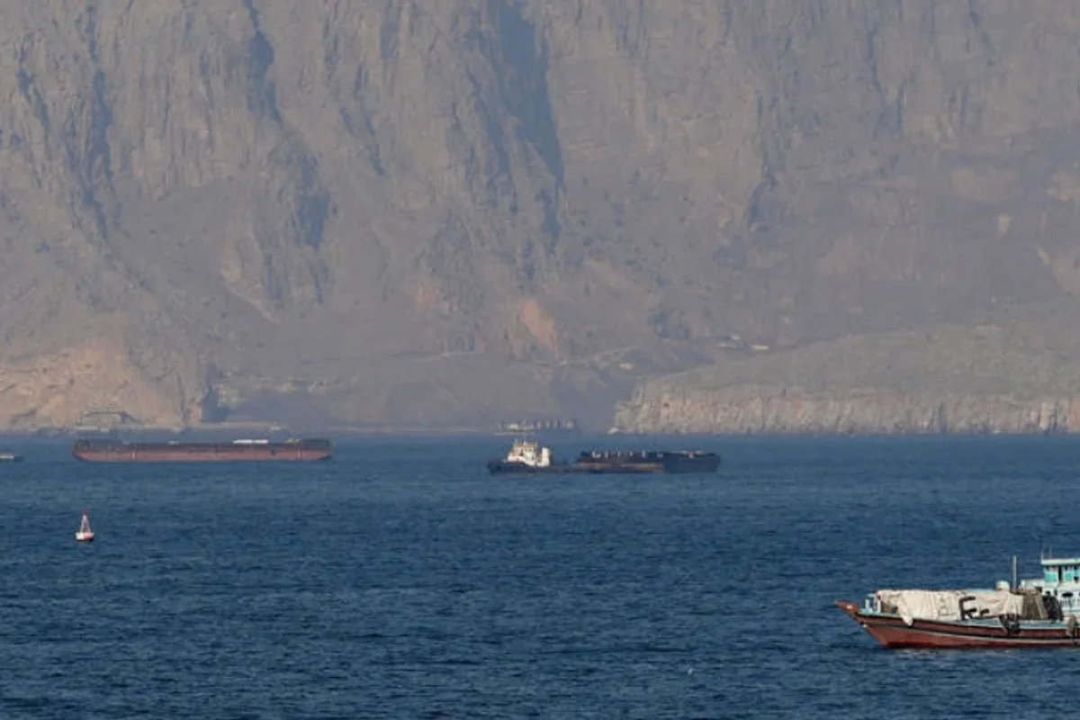 ހުޅުވިފައިވާ ހޮރްމުޒް، އިންޑިއާގެ ބޯޓުތަކަށް ބަންދު. އިންޒާރެއް ނެތި ހަމަލާދޭނެ