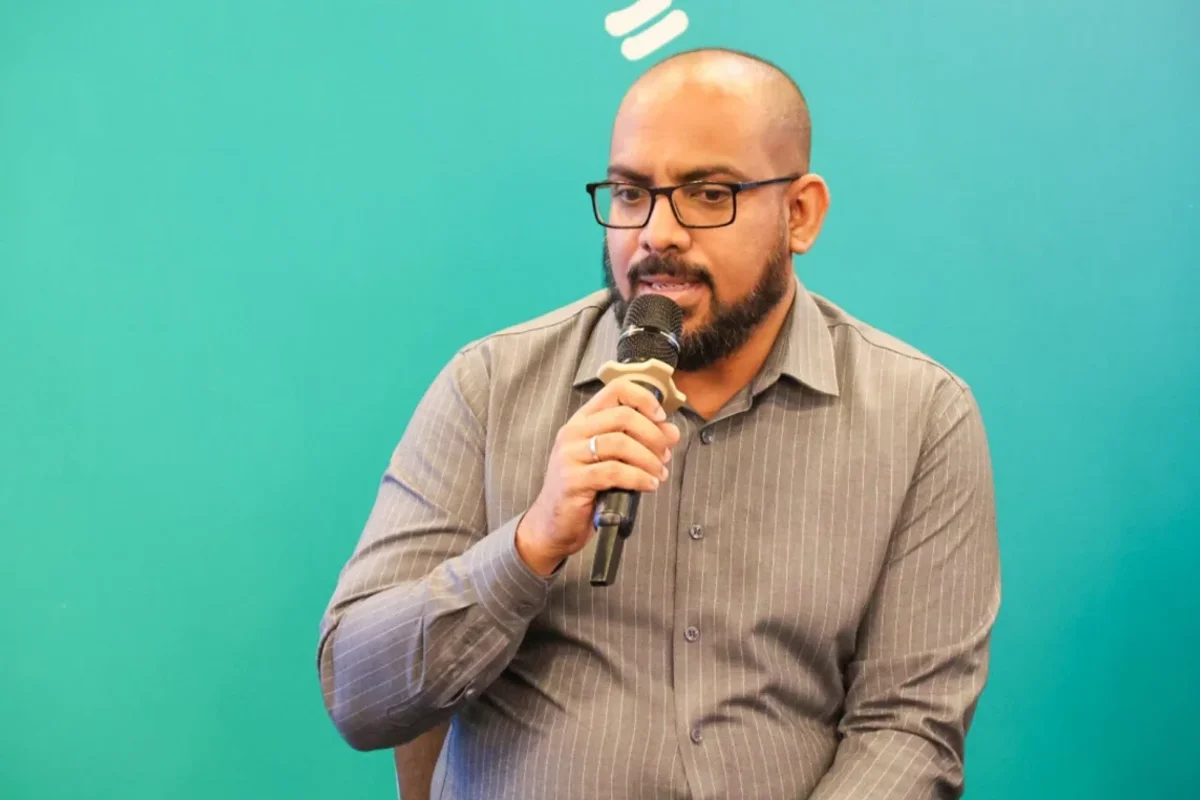 ފަރސްޓު ލޭޑީއާ ގާތް ގުޅުމެއް އޮންނަ ކަމަށްވާ، ބީއެމްއެލްގެ ތަރުޖަމާނު ސައީދު ހައްޖު ކިއު ފަޅާލާފައި ހައްޖަށް ދާން އުޅޭކަމުގެ އަޑުތަކެއް!