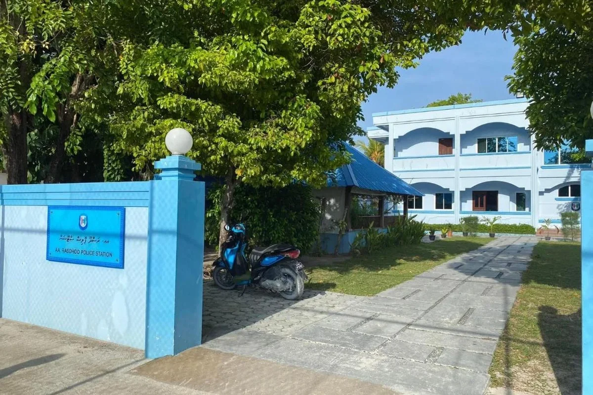 ރަސްދޫގައި ޗައިނާ ބަޔަކު ދިވެހި ޒުވާނަކަށް ދިން ހަމަލާ ފެނި ޝޮކެއް ލިބުނު މަންމަ ނިޔާވެއްޖެ