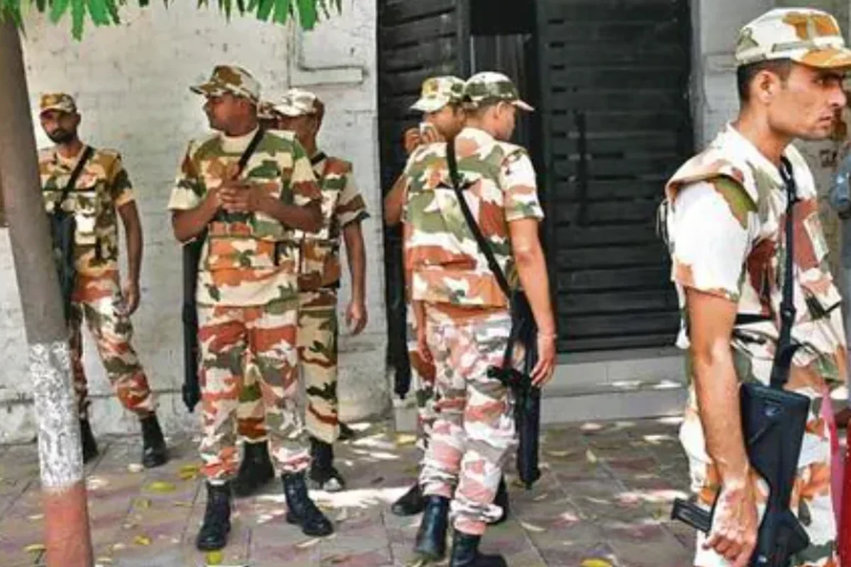 ސިފައިންގެ ބެޓަލިއަންއެއް ހަތިޔާރާއިއެކު ފުލުސް އޮފީހެއް ވަށާލައިފި. ބޭނުންވީ އިންސާފު
