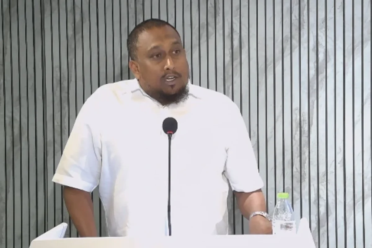 ބަނގުރޫޓުވީކަން އިއުލާން ނުކުރިޔަސް ރާއްޖެ އޮތީ ބަނގުރޫޓުވެފައި: މޮސްޓާ