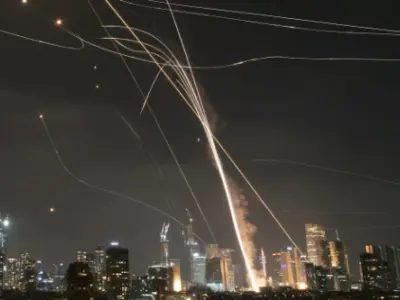 އީރާނުން އިޒްރޭލަށް ކްލަސްޓަރ ބޮން ބޭނުންކޮށްގެން ވަރުގަދަ ހަމަލާތަކެއް ދީފި