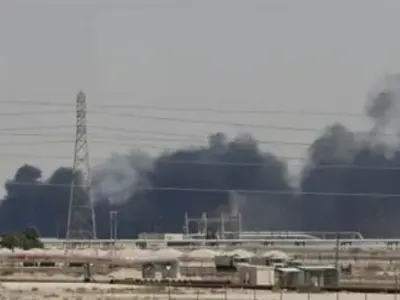 ސައުދީ އަރަމްކޯ ތެޔޮ އުފައްދާ ކާރުޚާނާއަކަށް ހަމަލާދިނީ އިޒްރޭލުން ކަމްށް އިރާނުން ބުނެފި