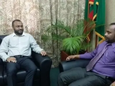 އުމްރާ ގުރޫޕުތަކަށް ދިމާވާ އެންމެ ބޮޑު މައްސަލައަކީ ކަޅު ބާޒާރުގައި ޑޮލަރު ގަންނަން ޖެހުން: ޑރ ޒިޔާދު