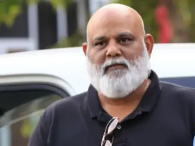 ސަރުކާރުން ކޮންމެ ދޮގެއް ހެދިޔަސް އަތް ޖަހާ މީހުން ހަމަ އަތް ޖަހަން ތިބެންވީތޯ: އަލީ އާދަމް