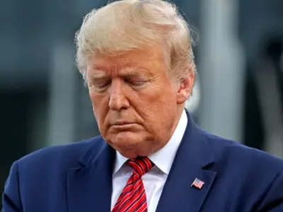 ޓްރަމްޕްގެ "ޞުލްޙައިގެ" ދޮގުތައް: އީރާނުގެ ކުރިމަތީގައި އެމެރިކާ އިސްޖަހަން ޖެހިއްޖެ؟