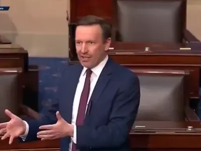 ހޮރްމުޒް ކަނޑުއޮޅި ހުޅުވާފައި އޮއްވާ ބޭކާރު ހަނގުރާމައެއް ފަށައި ދުވާލަކު ދެ ބިލިއަން ޑޮލަރު އިސްރާފުކުރަނީ ޓްރަމްޕްގެ މޮޔަކަމުން: އެމެރިކާގެ ސެނެޓަރު