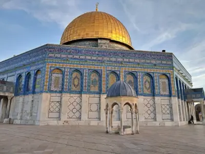 ސަހްޔޫނީނުން މަސްޖިދުލް އަޤްޞާ ބަންދުކުރުމަށްފަހު އަލުން ހުޅުވަން ނިންމައިފި