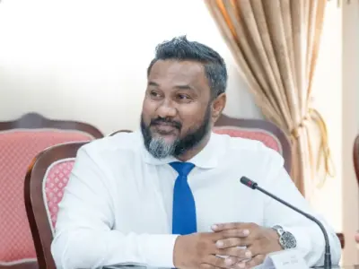 މެންބަރު ސިނާންގެ ގޮނޑި ގެއްލިއްްޖެ ކަމަށް ހުކުމްކޮށްފި