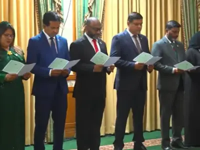 ހީނާ ވަލީދާއެކު އައު ކެބިނެޓް އެކުލަވާލައި، ވަޒީރުން އައްޔަންކުރައްވައިފި