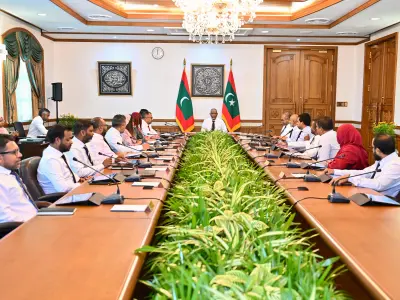 މެދުއިރުމަތީގެ ހަމަނުޖެހުންތަކާ ގުޅިގެން، ރައީސުލްޖުމްހޫރިއްޔާ އުފެއްދެވި ވަޒީރުންގެ ޚާއްޞަ ކޮމެޓީއަށް ބަދަލުގެންނަވައިފި