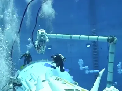 ޗައިނާގެ ޖައްވީ ޕްރޮގްރާމަށް ޕާކިސްތާނުގެ ދެ އެސްޓްރޮނޯޓުން ހޮވައިފި