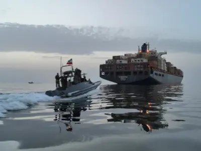 ގަލްފް ސަރަހައްދުގައި 43 ކޮންޓެއިނަރު ބޯޓު ތާށިވެފައި!