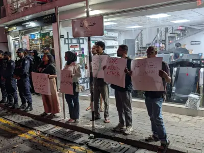 އަދަދު ނޫހުގެ އޮފީހަށް ފުލުހުން ވަނުމުން ނޫސްވެރިން އިހުތިޖާޖު ކުރަން ފަށައިފި