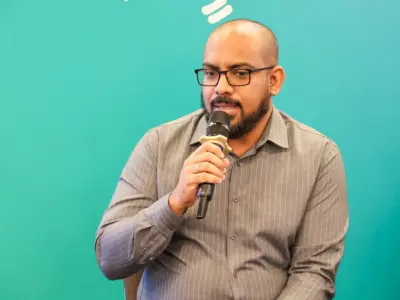 ފަރސްޓު ލޭޑީއާ ގާތް ގުޅުމެއް އޮންނަ ކަމަށްވާ، ބީއެމްއެލްގެ ތަރުޖަމާނު ސައީދު ހައްޖު ކިއު ފަޅާލާފައި ހައްޖަށް ދާން އުޅޭކަމުގެ އަޑުތަކެއް!