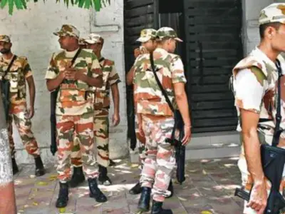 ސިފައިންގެ ބެޓަލިއަންއެއް ހަތިޔާރާއިއެކު ފުލުސް އޮފީހެއް ވަށާލައިފި. ބޭނުންވީ އިންސާފު
